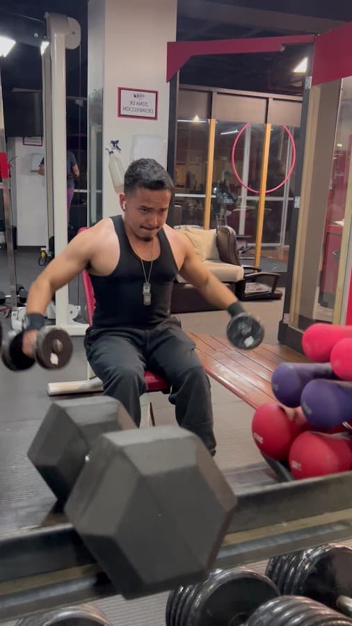 First Gym & Fitness — foto