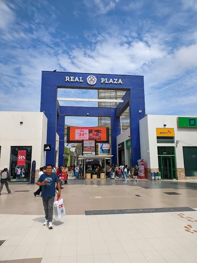 Real Plaza Chiclayo. — foto
