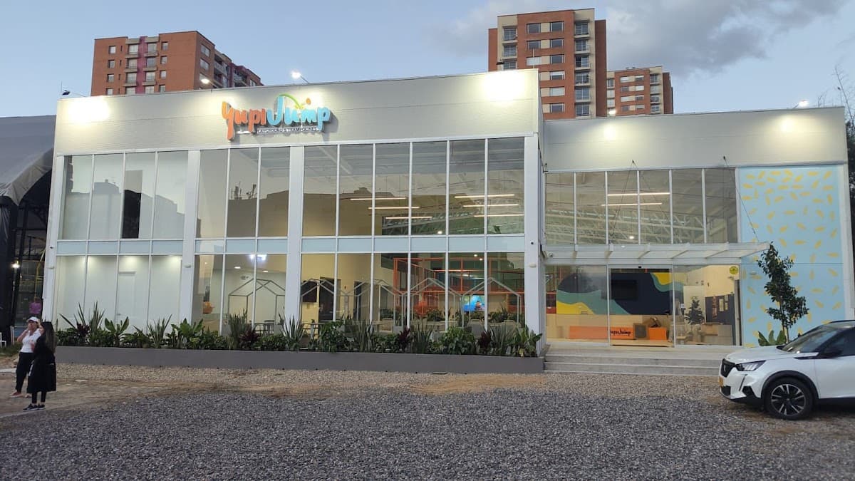 Parque infantil YupiJump San Rafael - Playground & Trampolines
