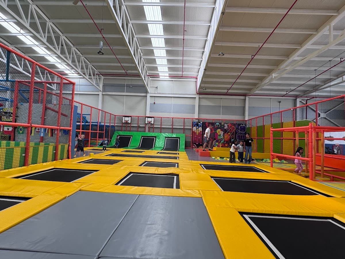 Parque infantil YupiJump San Rafael - Playground & Trampolines — foto