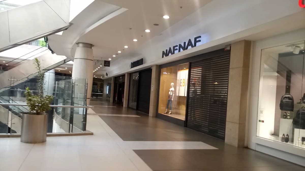 Centro Comercial Titán Plaza — foto