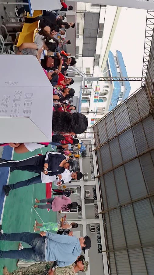 International School — foto