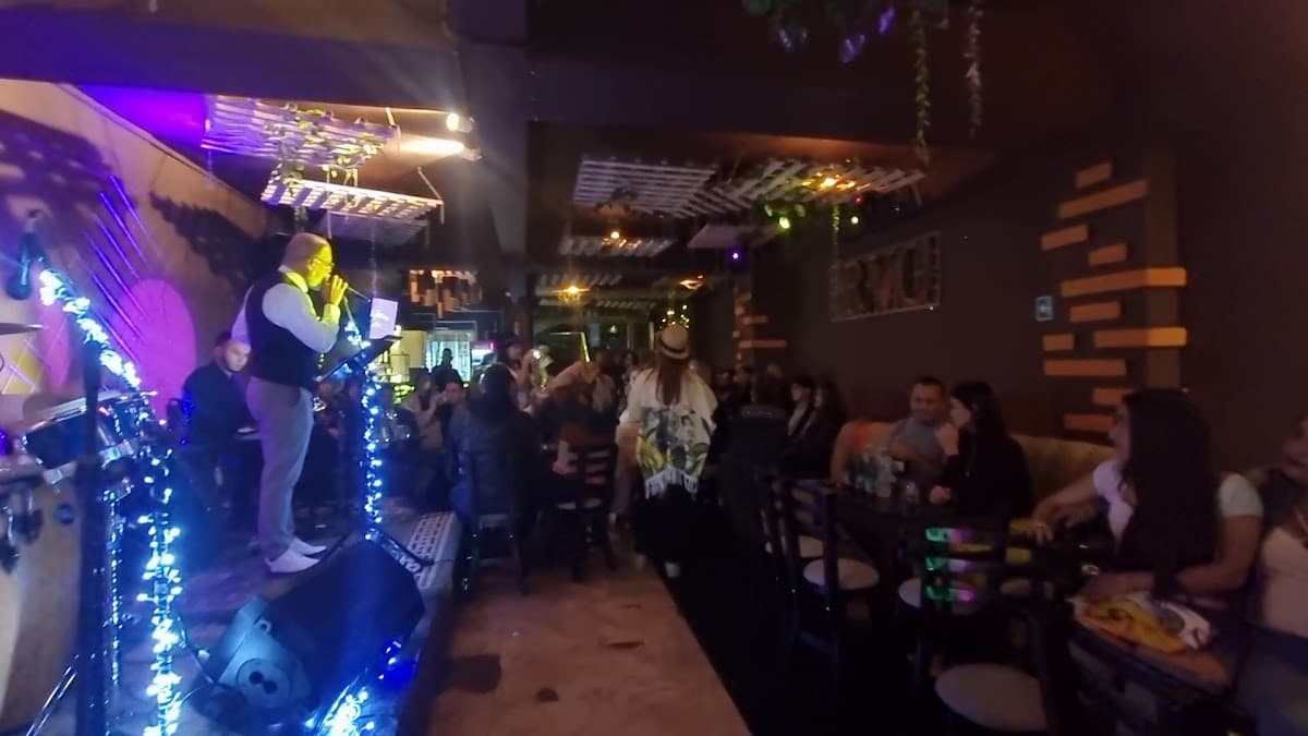 Dos Gardenias Bar — foto