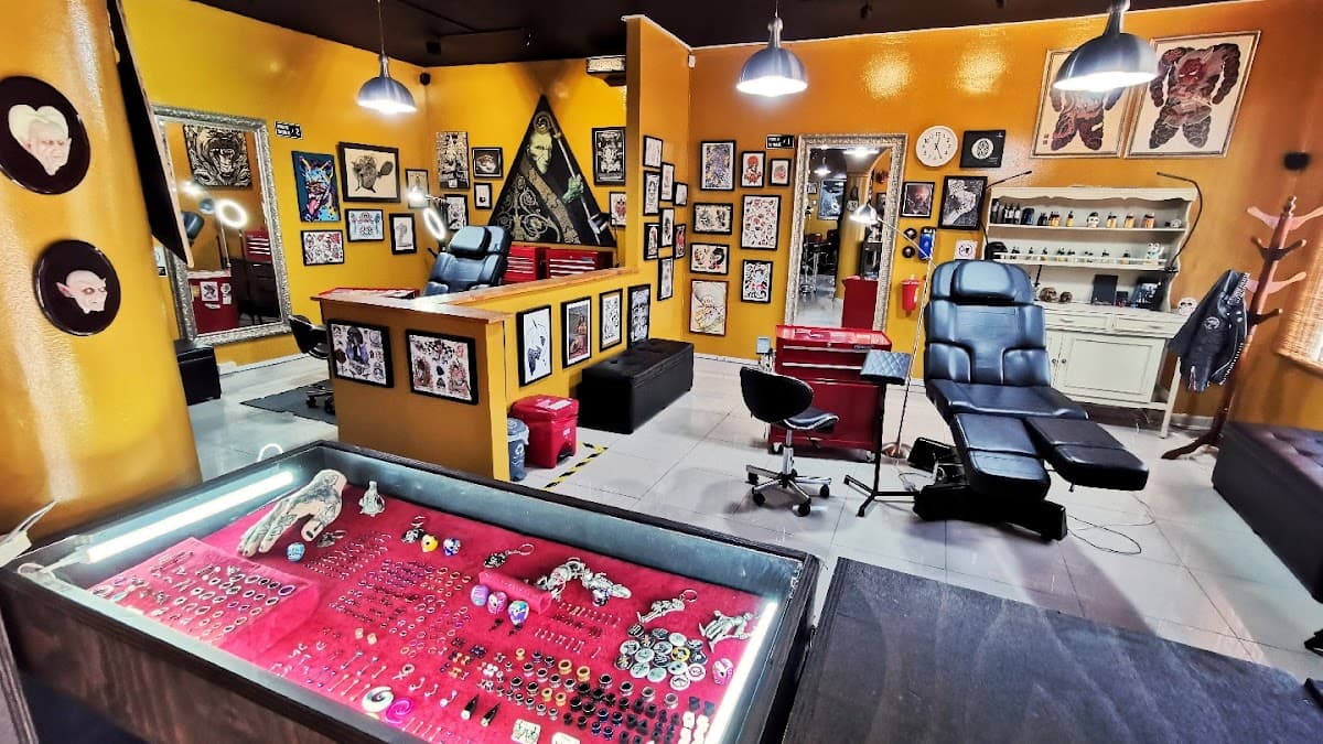 Flash Black Tattoo Studio