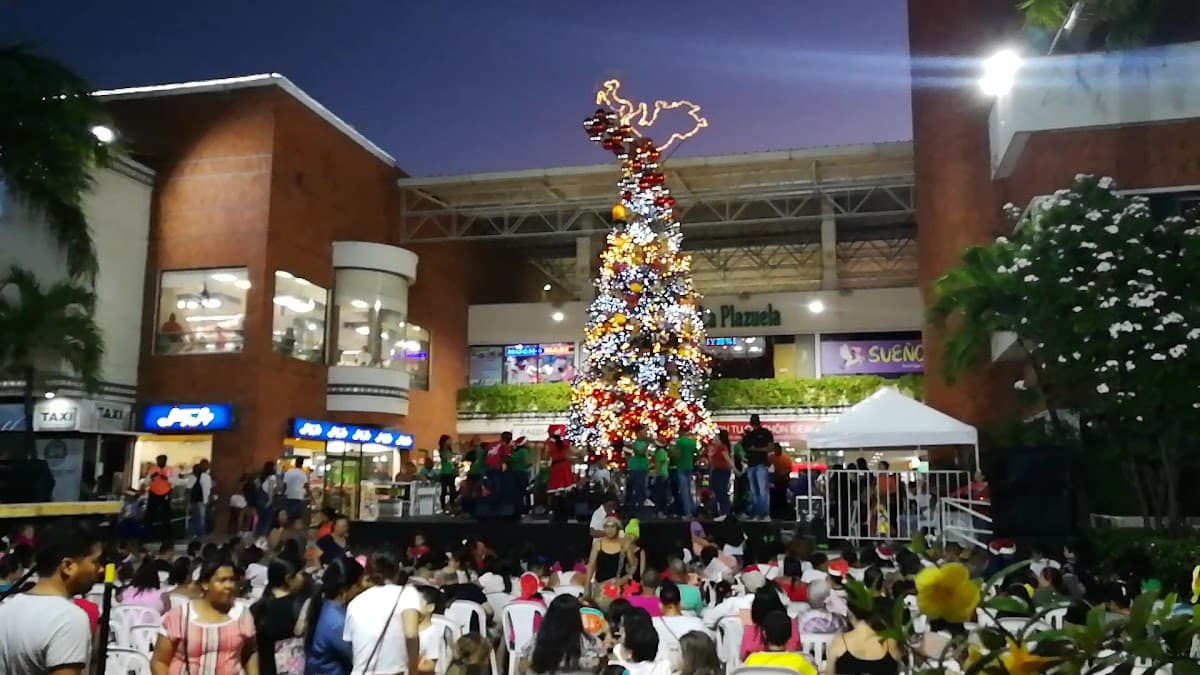 Multicentro La Plazuela — foto