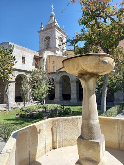 Museo de Arte Virreinal Santa Teresa — foto