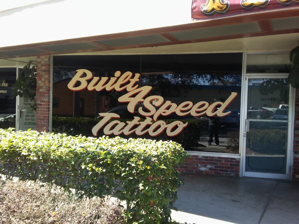 Built 4 Speed Tattoos — foto