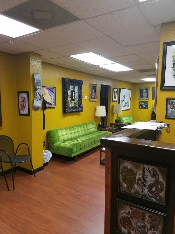 Built 4 Speed Tattoos — foto