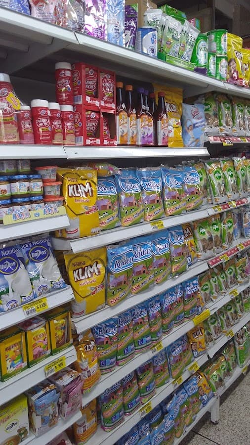 Supermercado Surti Facil Pereira — foto
