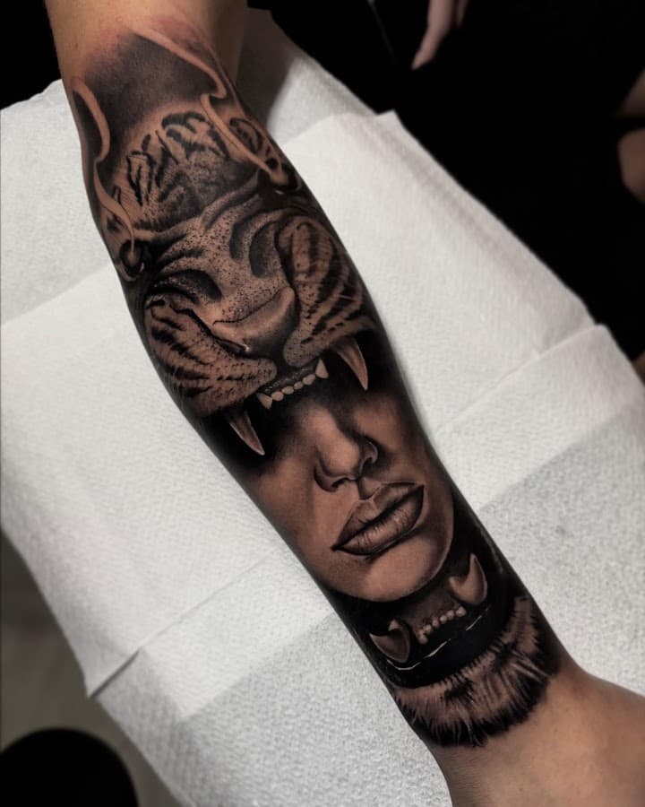 King's Tattoo — foto