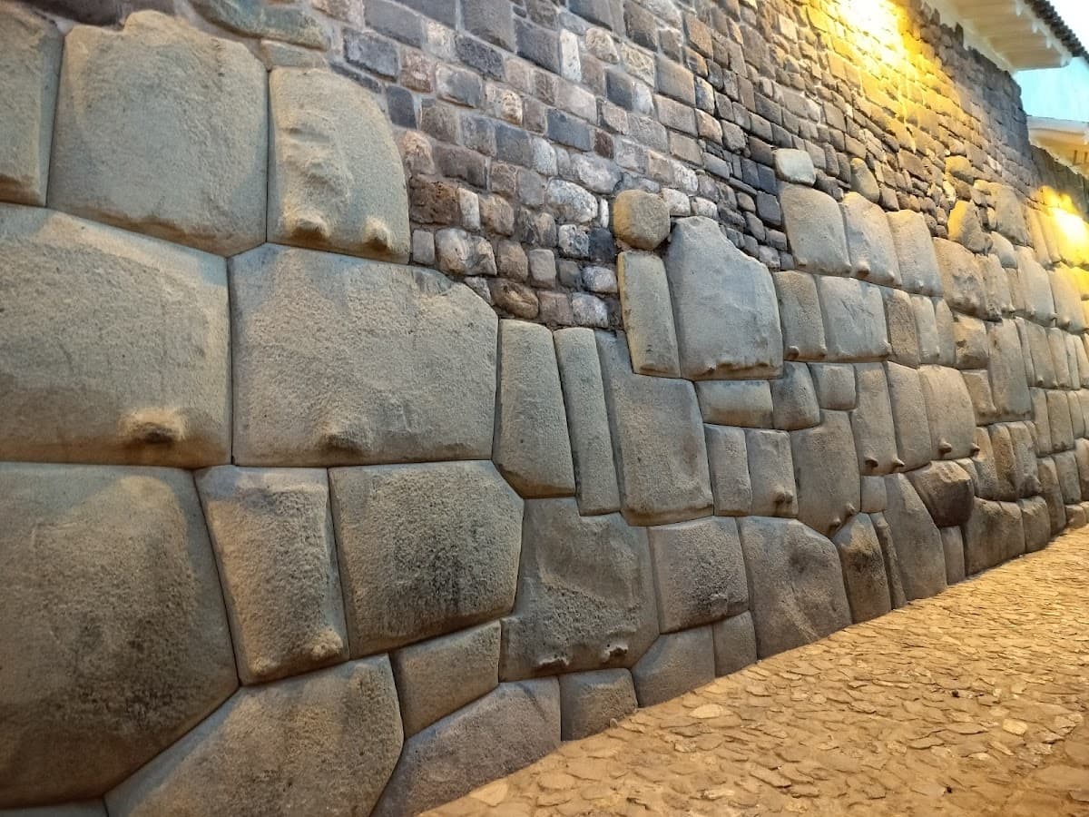 Piedra de los 12 ángulos