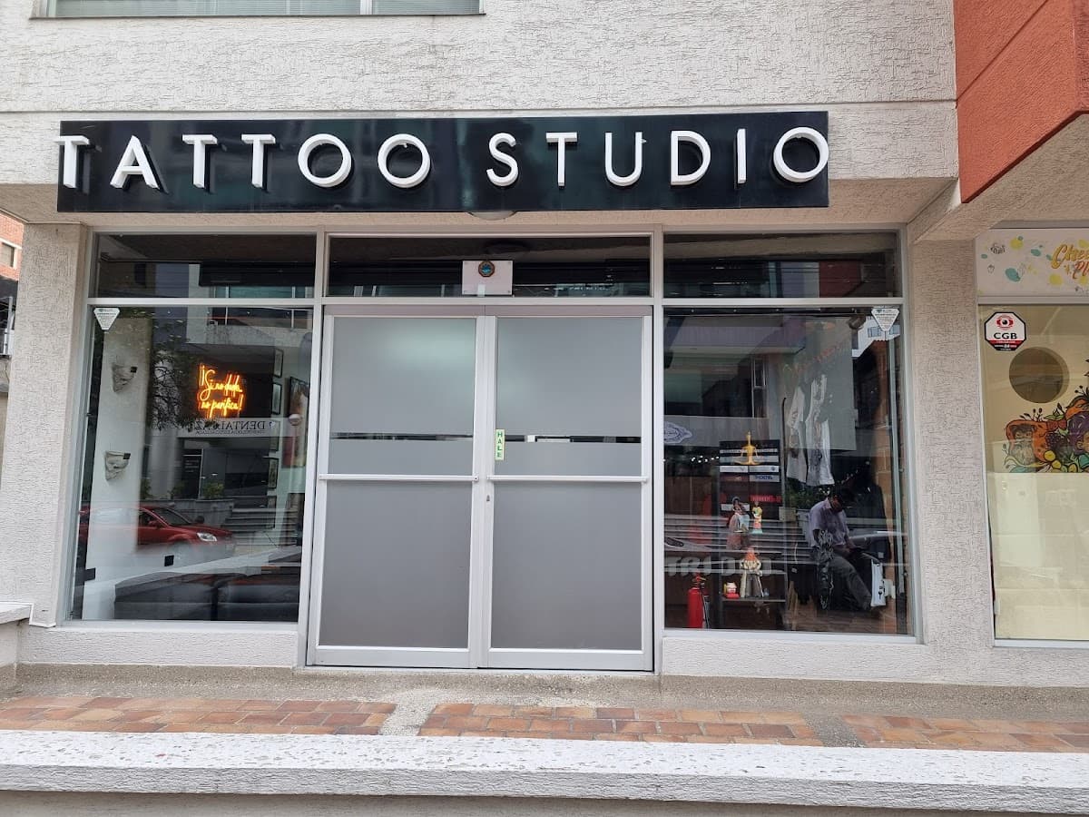 TRIOM Tattoo Studio | Tatuajes Norte de Quito — foto
