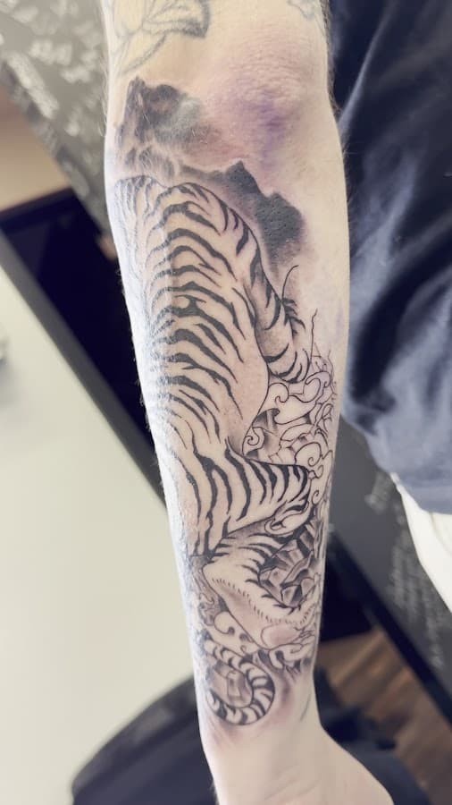 OG Tattoos & Gallery — foto