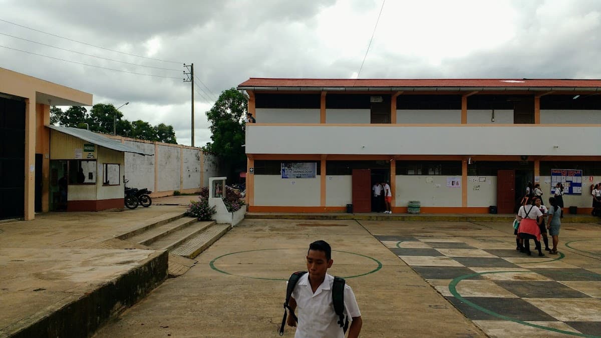 Colegio Nacional de Yarinacocha — foto