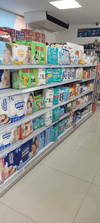 la rebaja Plus No. 9 DROGUERIA Y MINIMARKET Intercambiador Cuba Pereira — foto