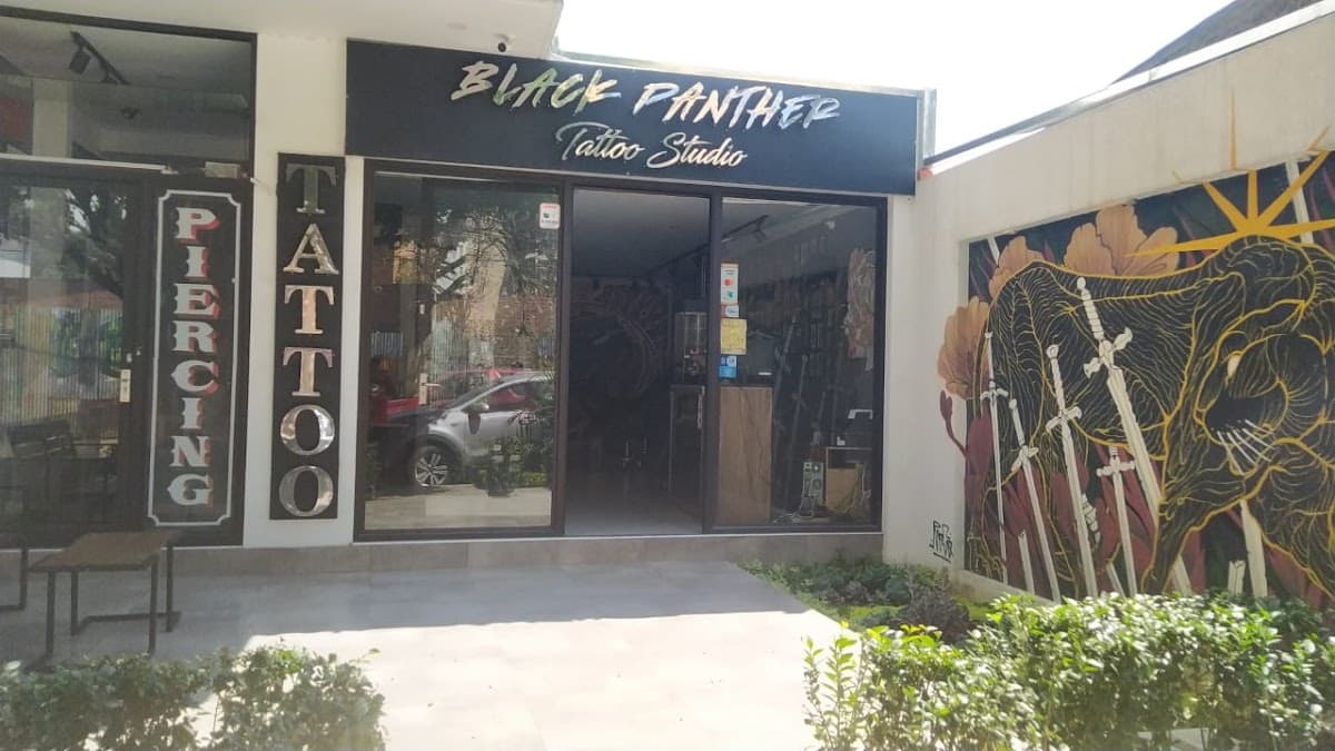 Black Panther Tattoo Studio — foto