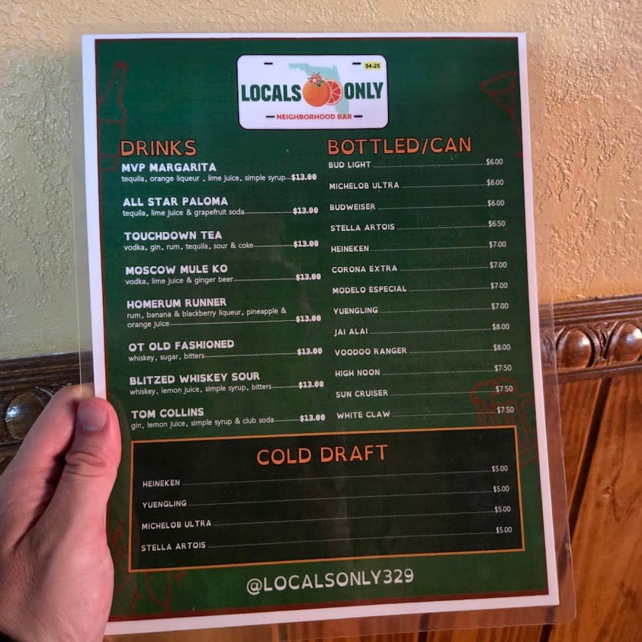 Locals Only Lounge — foto