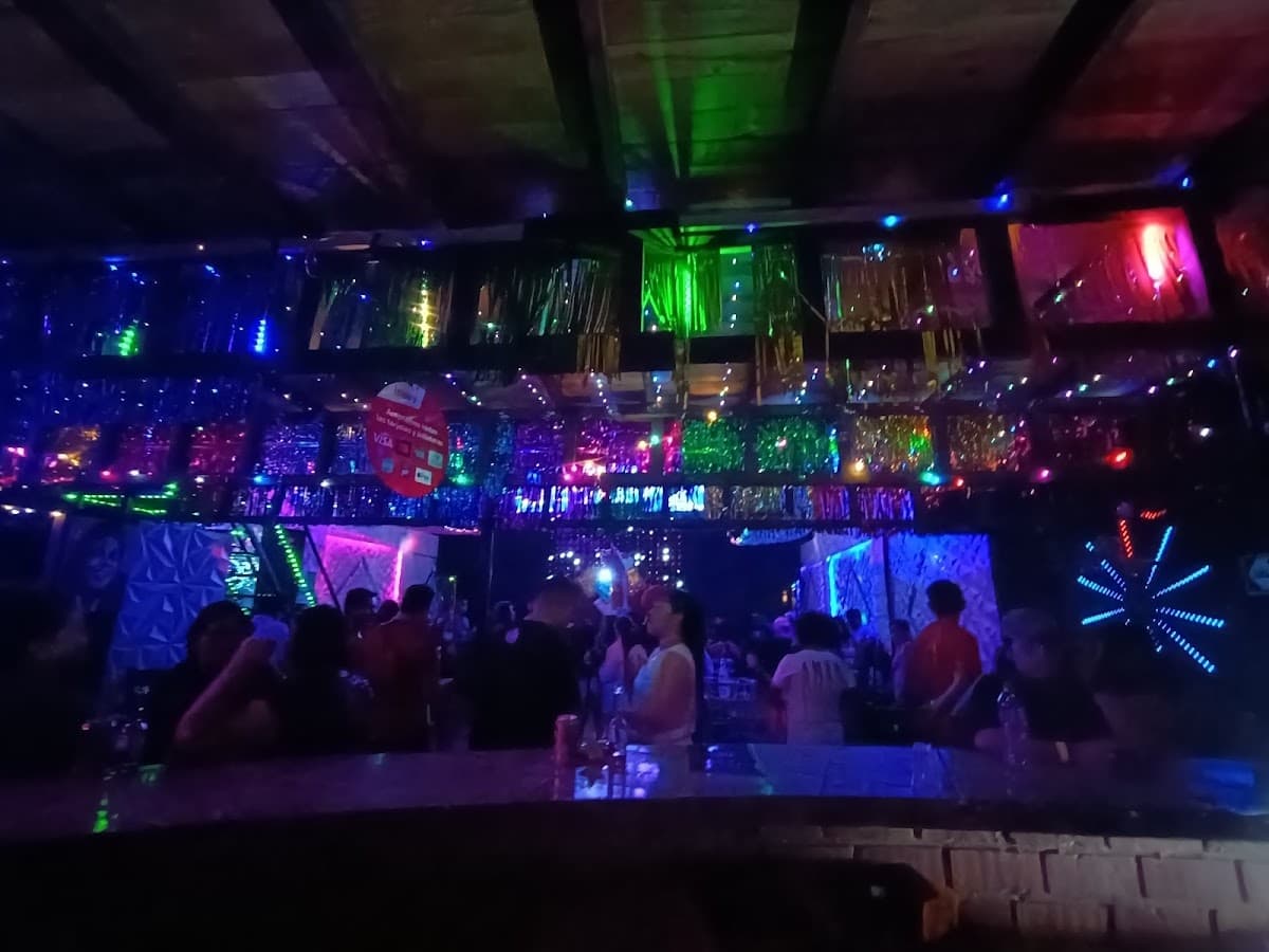 Lesbo Restobar — foto