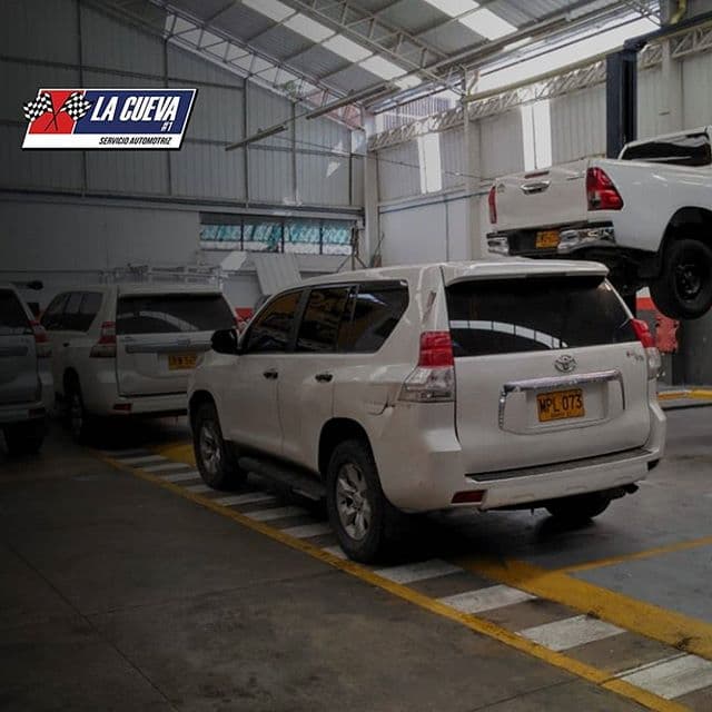 La Cueva No.1 Taller Automotriz — foto