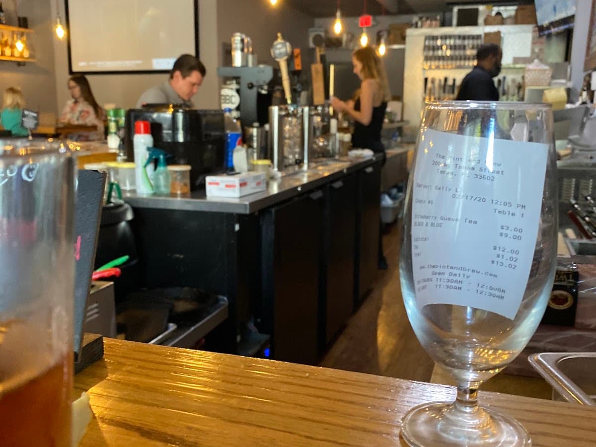 The Pint and Brew/Green Bench Brewing Taproom — foto