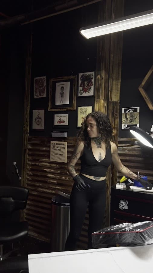Borrowed Time Tattoo Gallery — foto