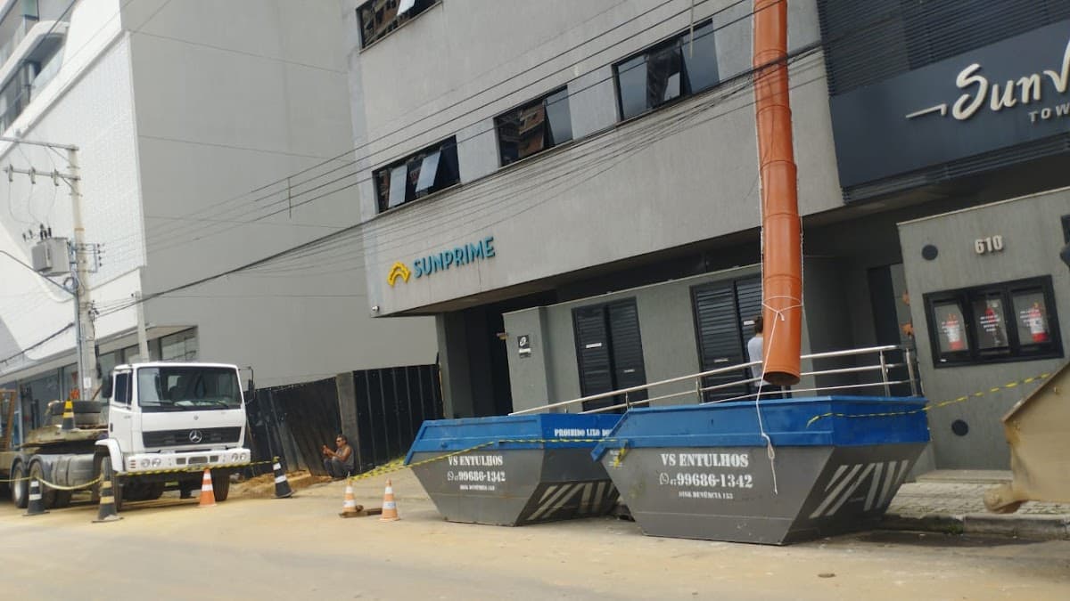 Caçamba VS Entulhos — foto