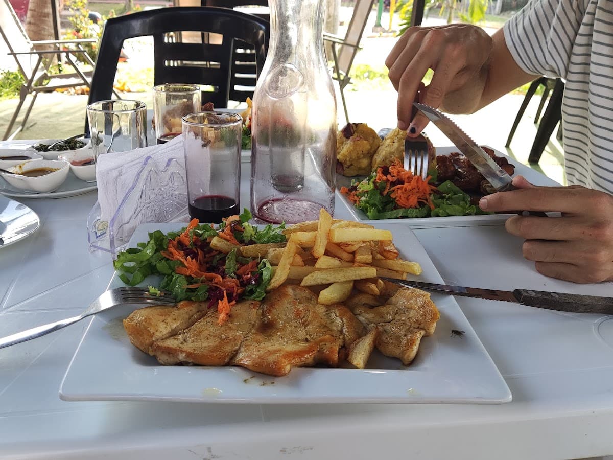 Mostro Food & Grill — foto