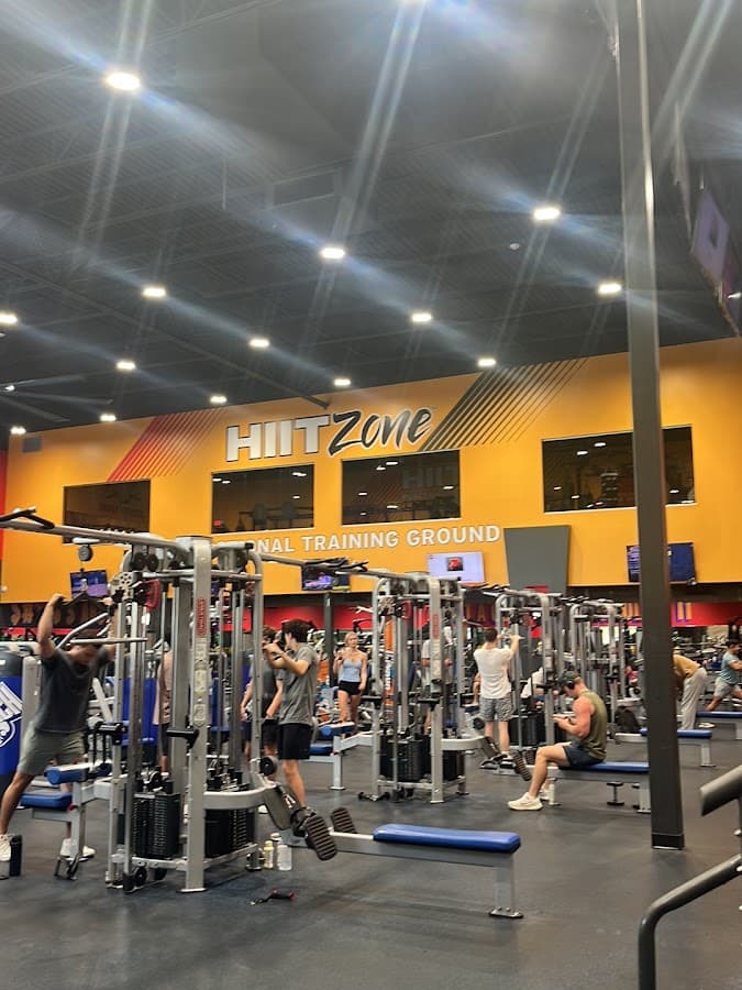 Crunch Fitness - South Tampa — foto