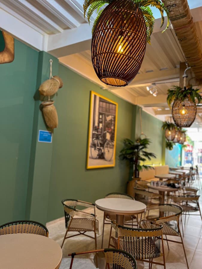 Montaña Deli Cafe