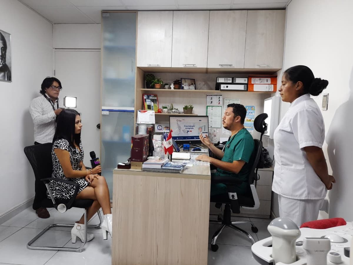Dr. Edson Perrin, Cirujano general - Cirujano de Colon, recto y ano — foto