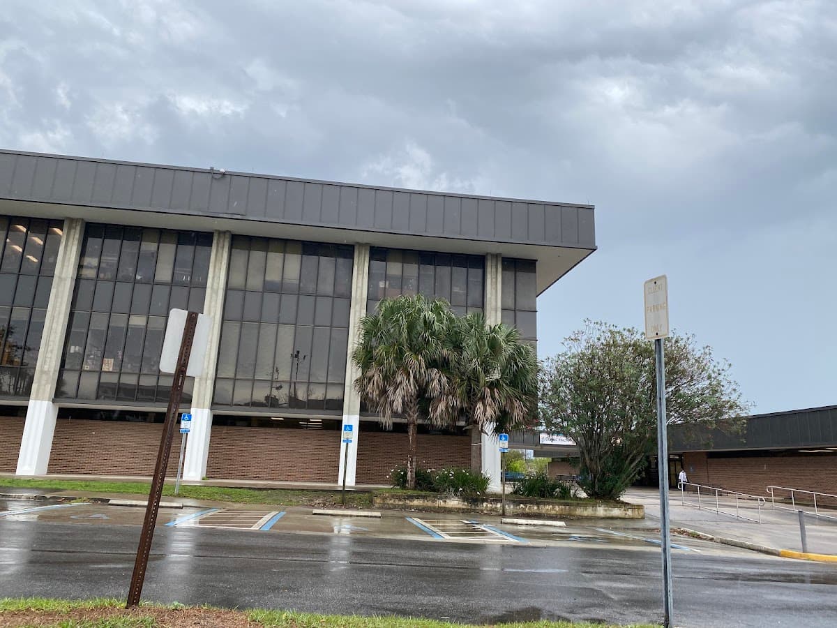 Center for Women and Children at Central Health Plaza — foto
