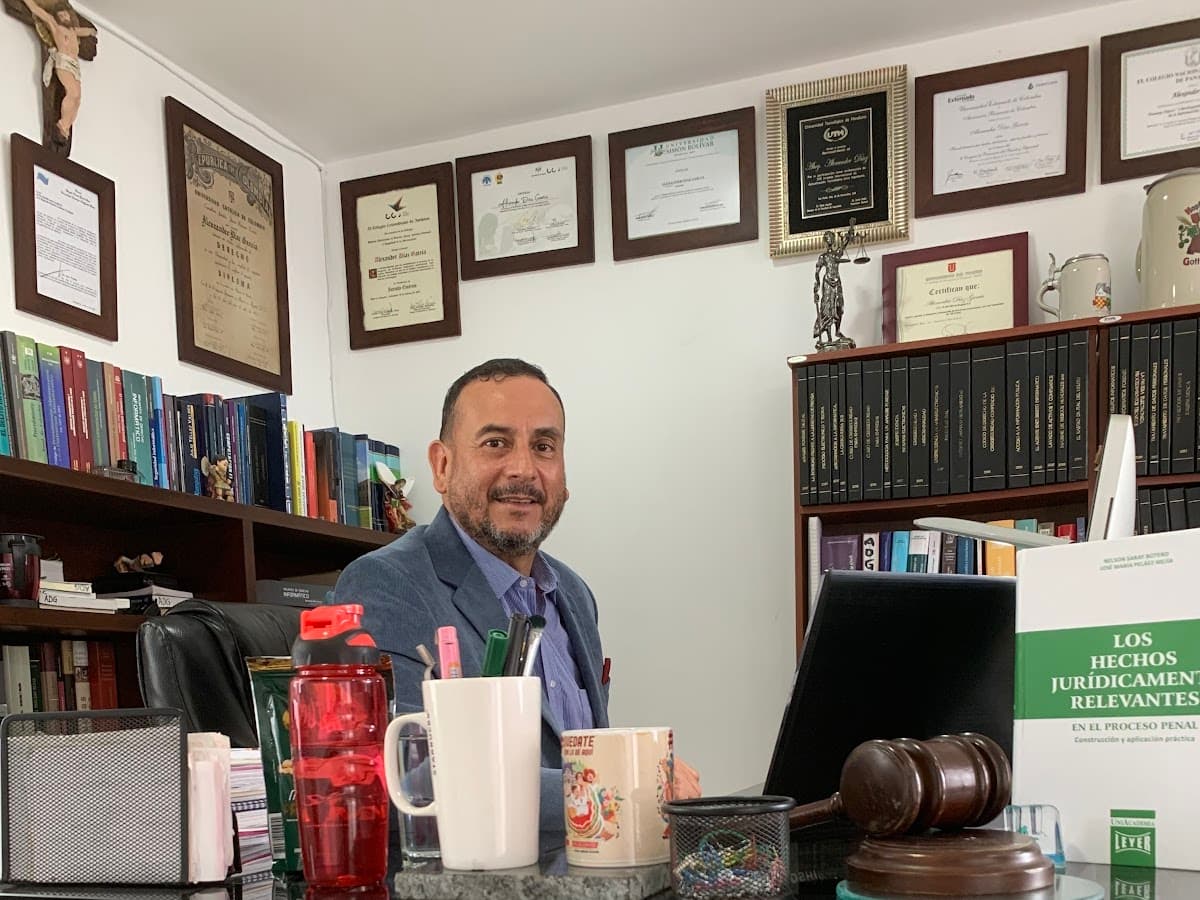 PRADA CRUZ ABOGADOS