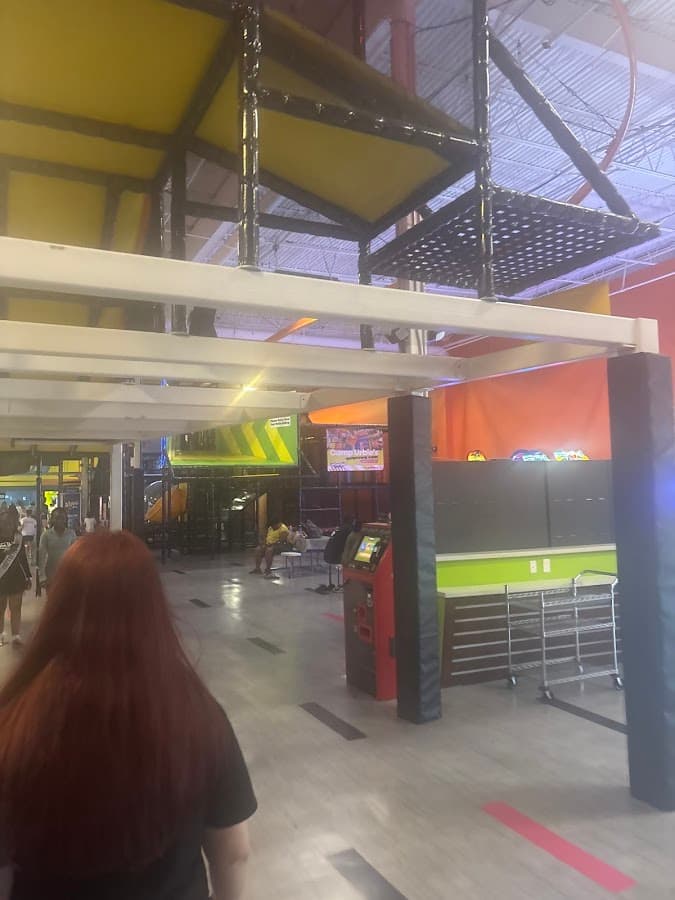 Urban Air Trampoline and Adventure Park — foto