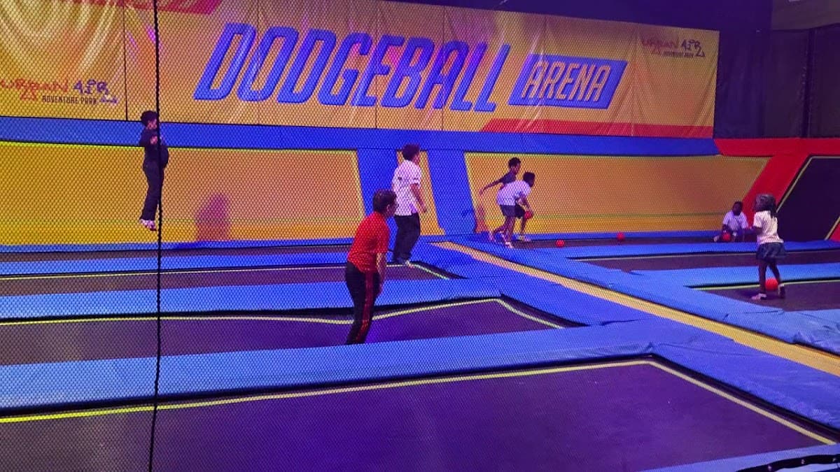 Urban Air Trampoline and Adventure Park — foto