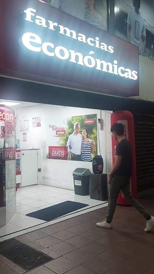 Farmacias Economicas Guayaquil Calle Chimborazo — foto