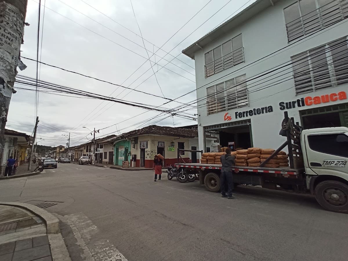 Ferreteria Surticauca La Esmeralda — foto