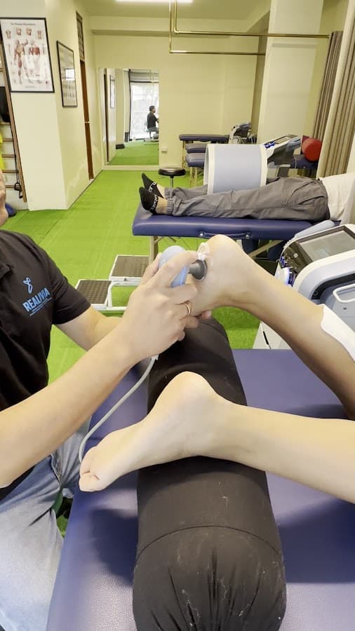 CLÍNICA DE REHABILITACIÓN FÍSICA-FISIOTERAPIA-TERAPIA FISICA. "REALIVIA" — foto