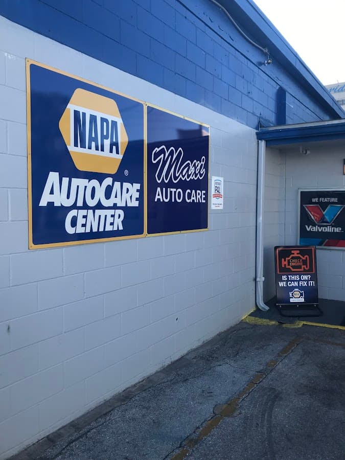 Maxi's Mechanics Auto Repair & Service - Riverside — foto