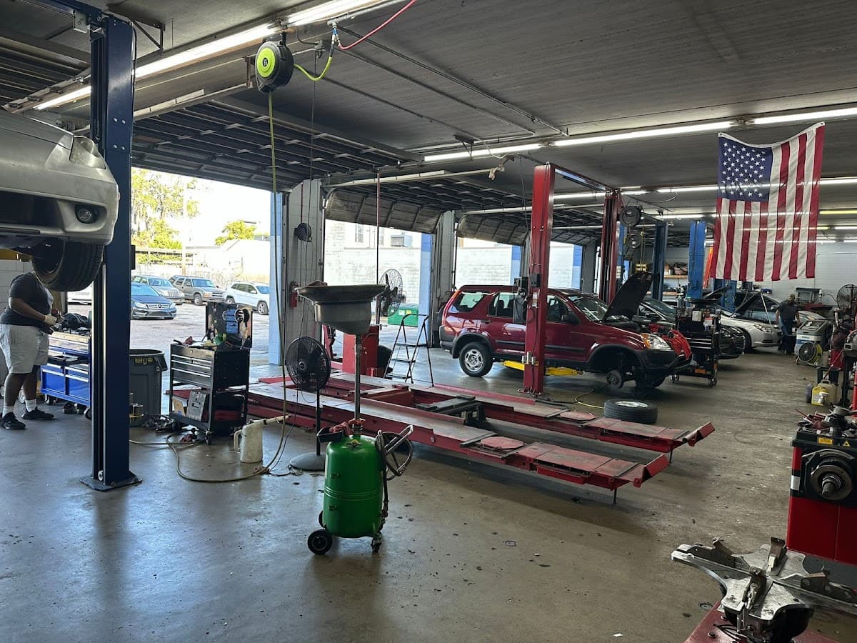 Maxi's Mechanics Auto Repair & Service - Riverside — foto