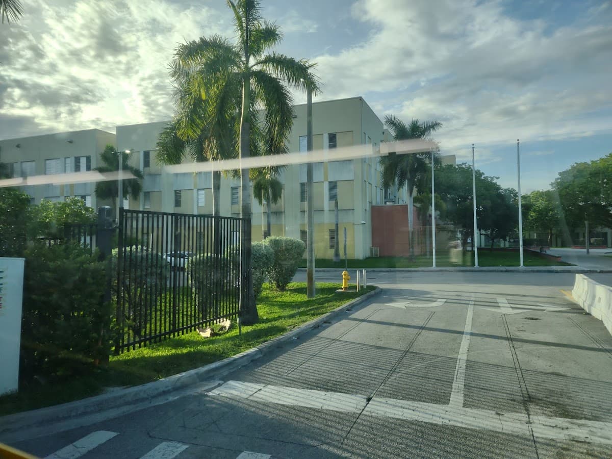 Escuela Secundaria Miami Edison — foto