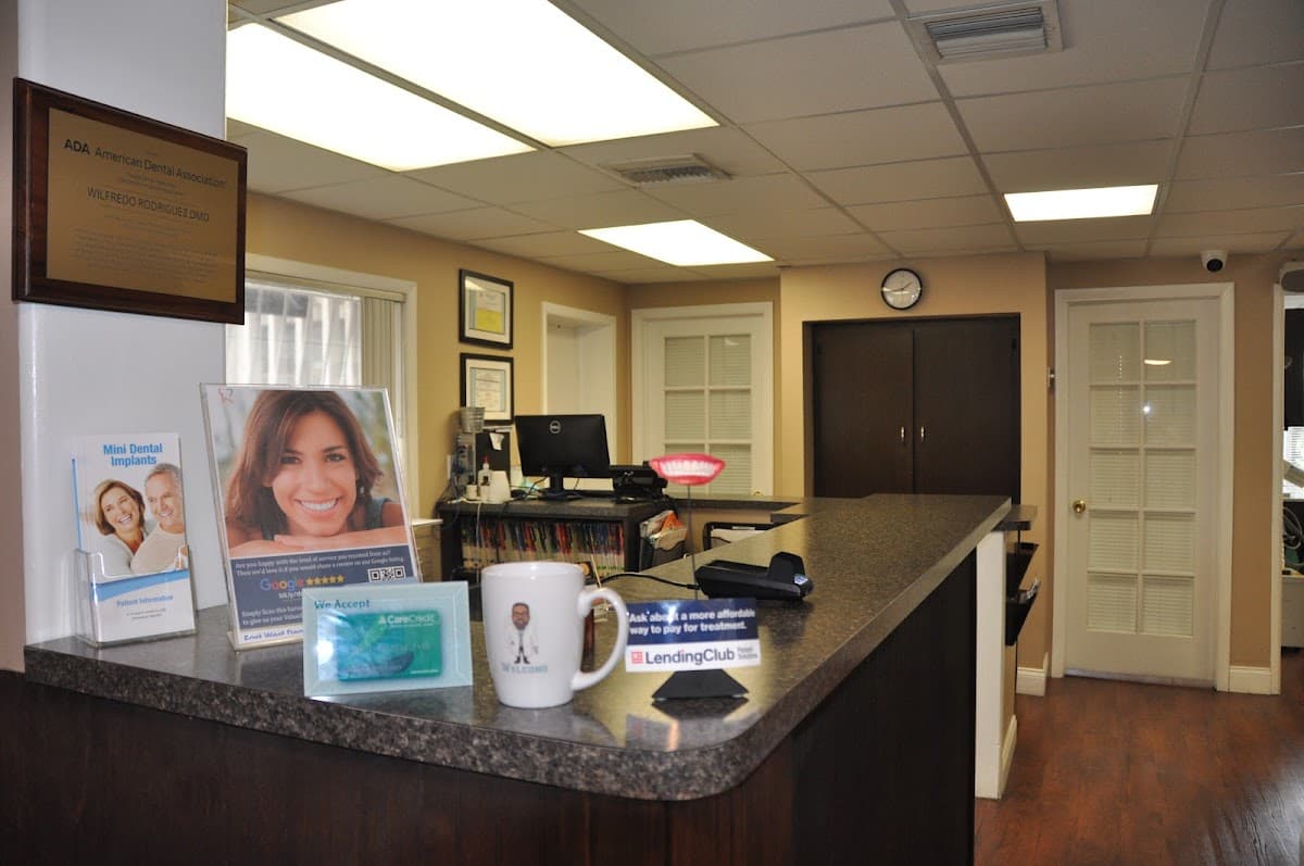 East West Dental — foto