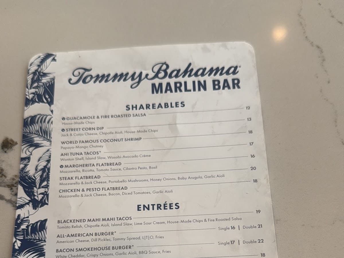 Tommy Bahama Marlin Bar — foto