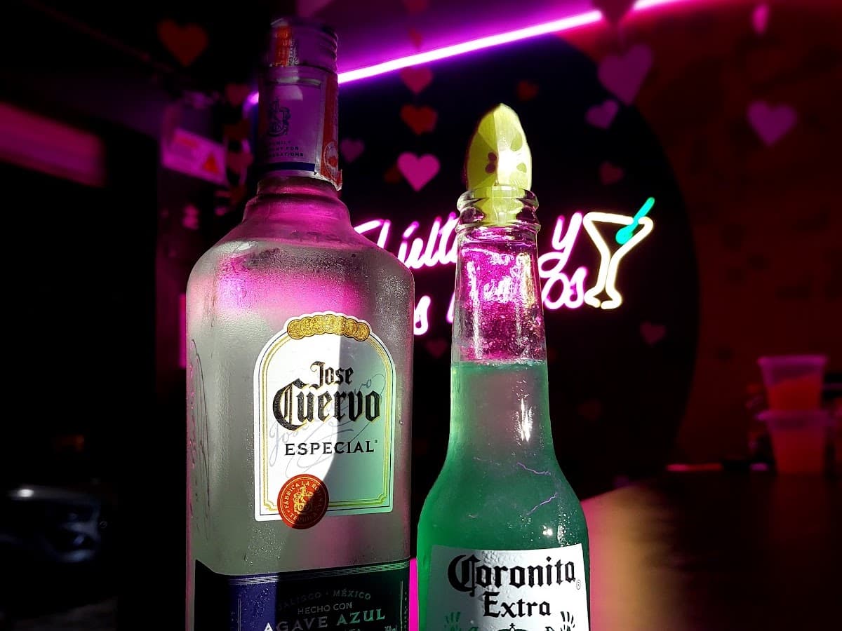 Neon Cocktail Bar — foto