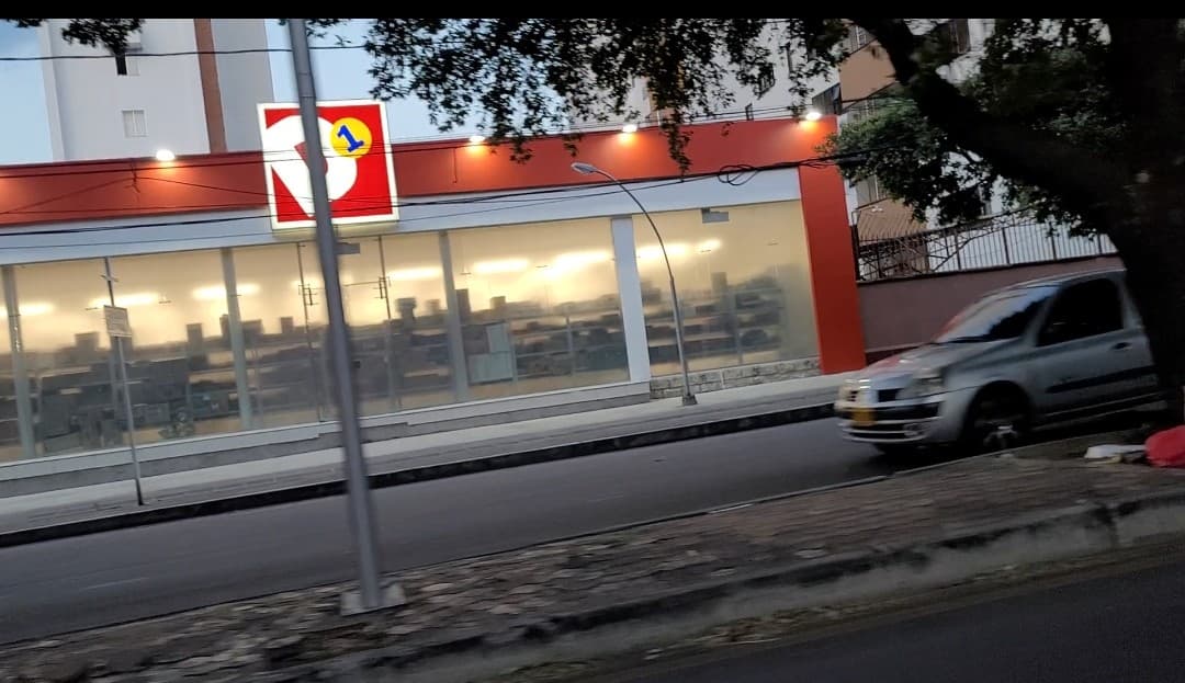 Tiendas D1 - Avenida Cero