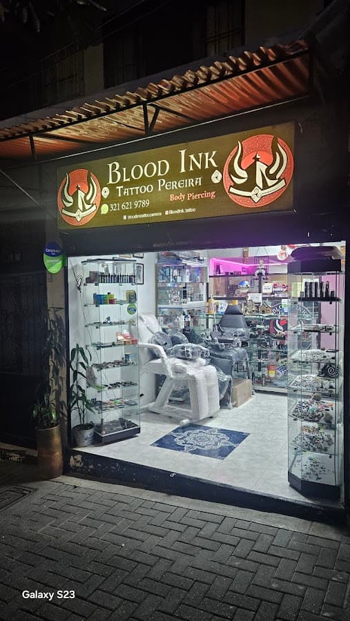 Estudio profesional de tatuajes y perforaciones BLOODINK tattoo pereira — foto