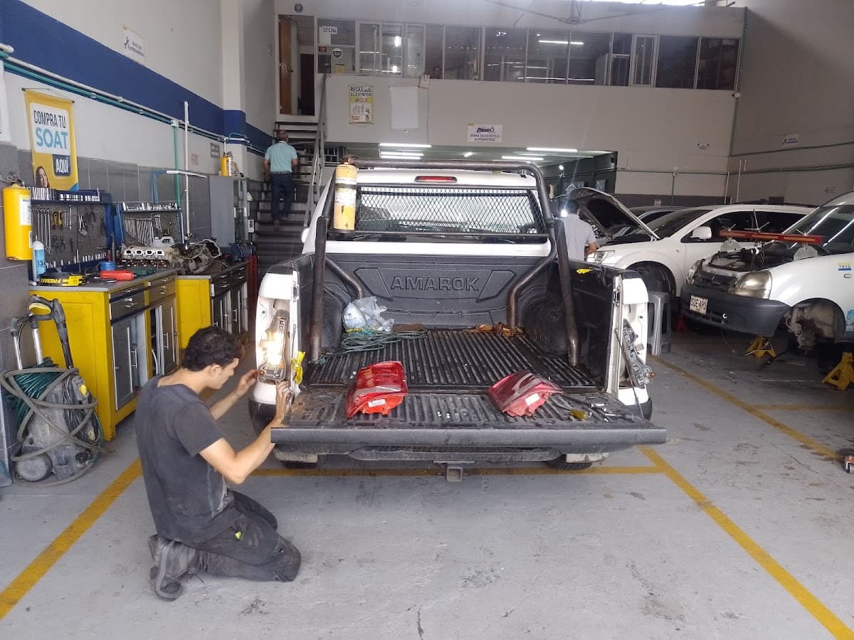 Taller de Mecánica en Bucaramanga SAI Automotriz Mecánico — foto