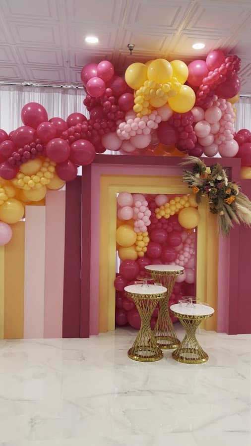 Standing Out and More Event Space — foto