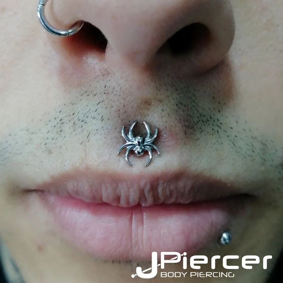 J Piercer / Body Piercing / Perforaciones corporales — foto