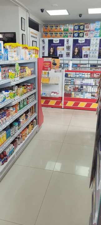 la rebaja Plus No. 14 DROGUERIA Y MINIMARKET Ricaurte Ibague — foto