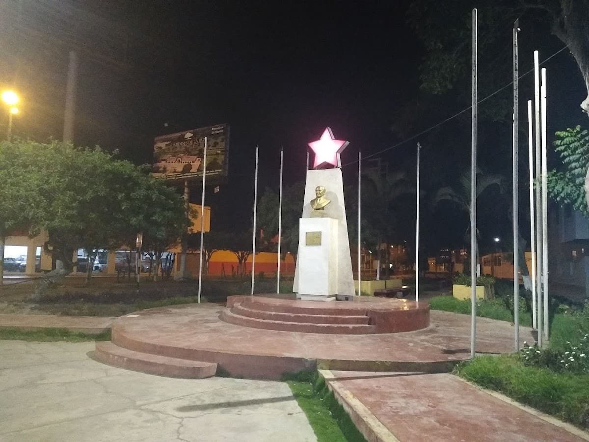 Parque de las Banderas Chiclayo — foto